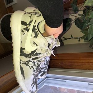 Nike Palm Tree Roshes